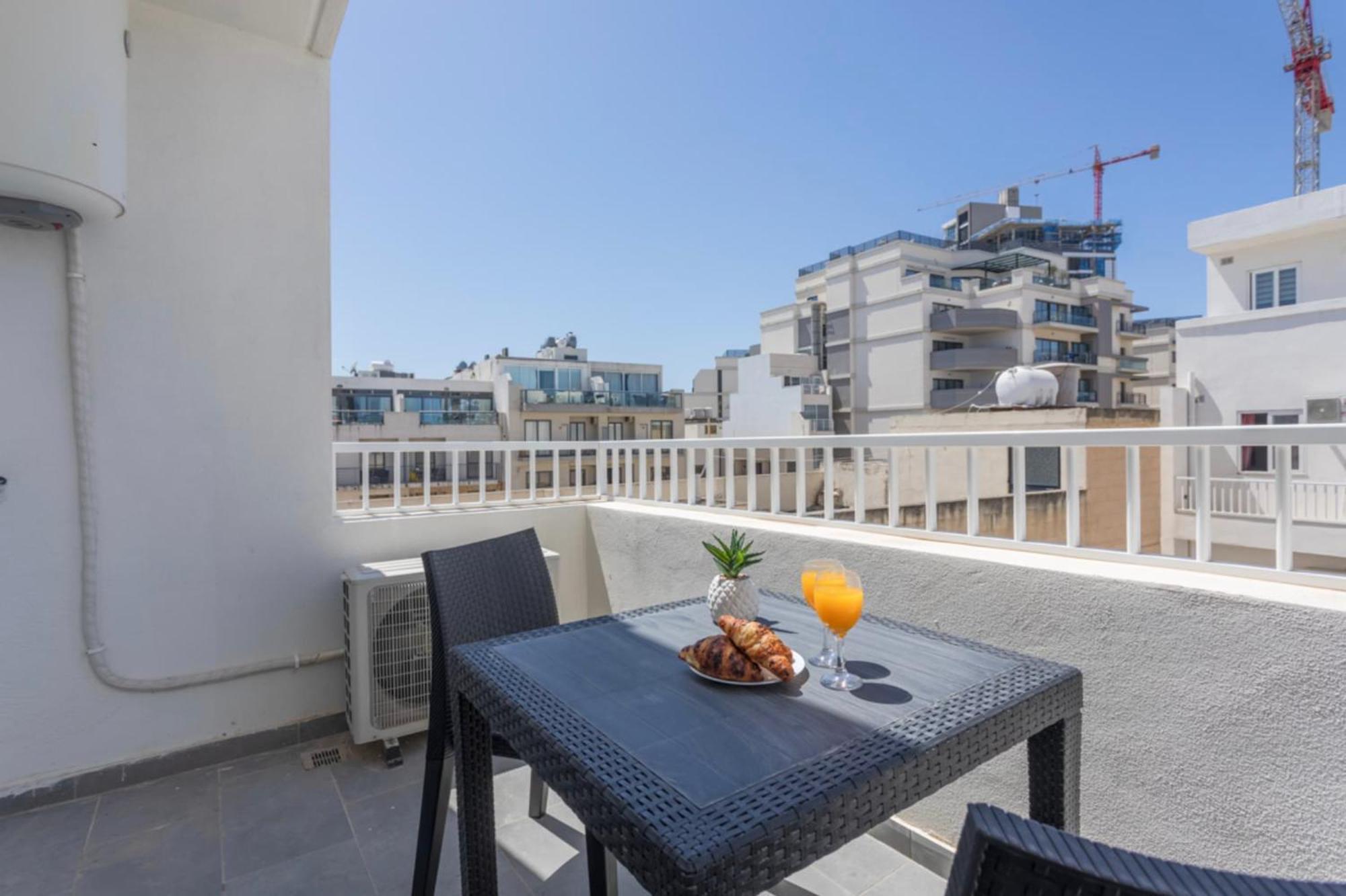 Saint Julian - Lovely Apartment With Terrace - Cityapartmentstay Saint Julian's Exterior photo